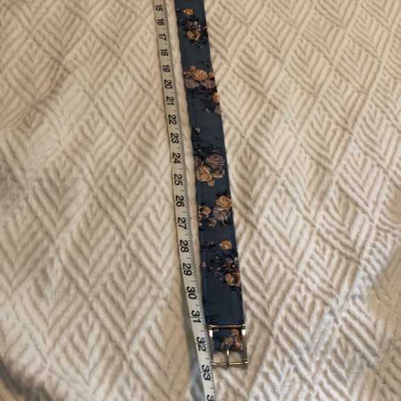 Vintage Floral Dress - Picture 12 of 15